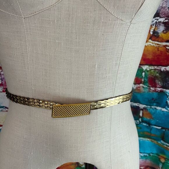 Vintage Women's Belt Gold Tone Metal Scale Elastic Stretch  Buckle 1/2" Wide - Picture 1 of 5
